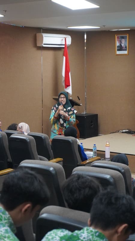 Perkenalan Juri (Oleh Bu Ratih) 